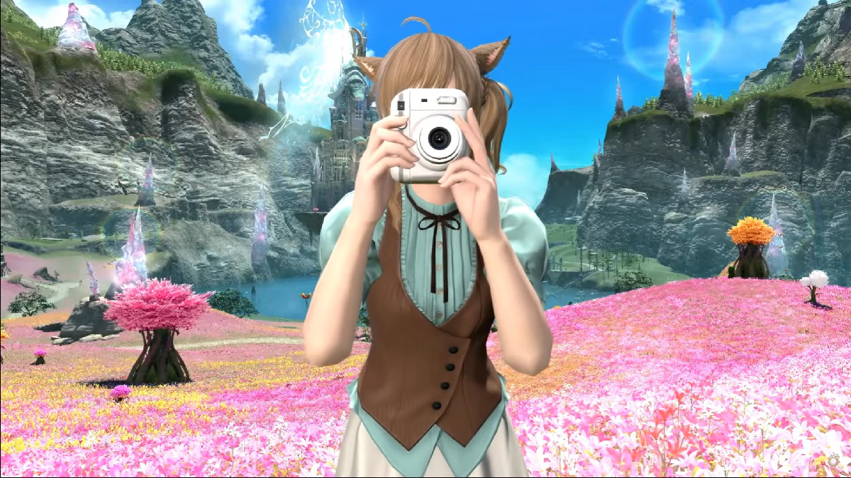 Camera emote in FFXIV